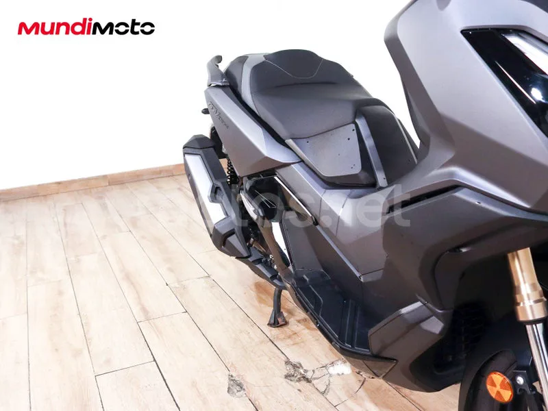 Honda ADV350 - Vista 22