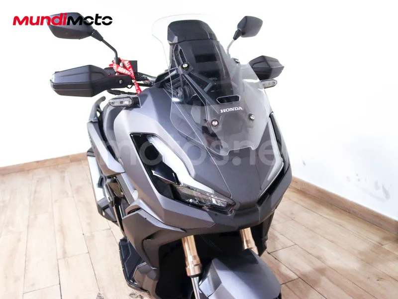 Honda ADV350 - Vista 5