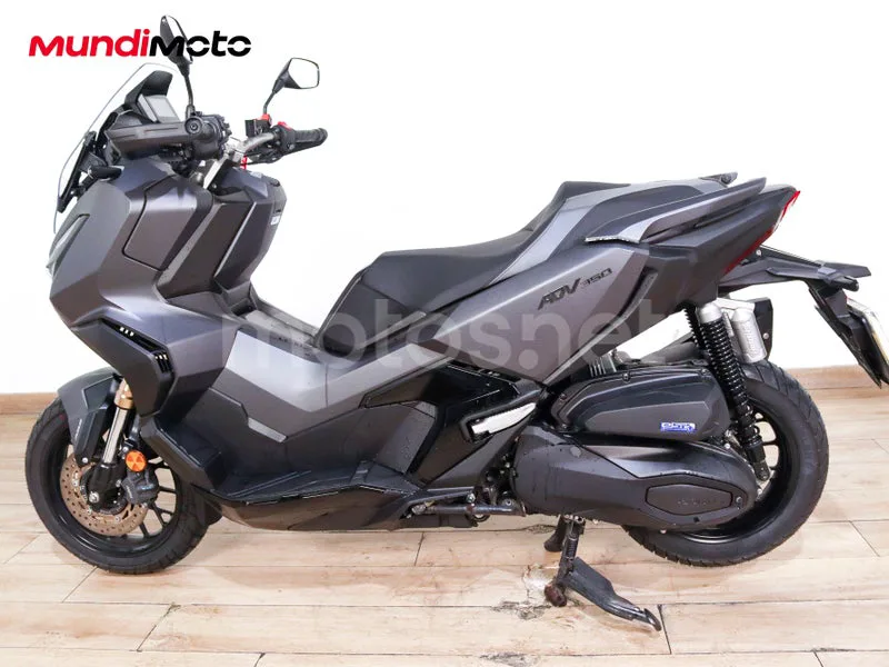 Honda ADV350 - Vista 6
