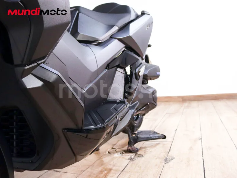 Honda ADV350 - Vista 10