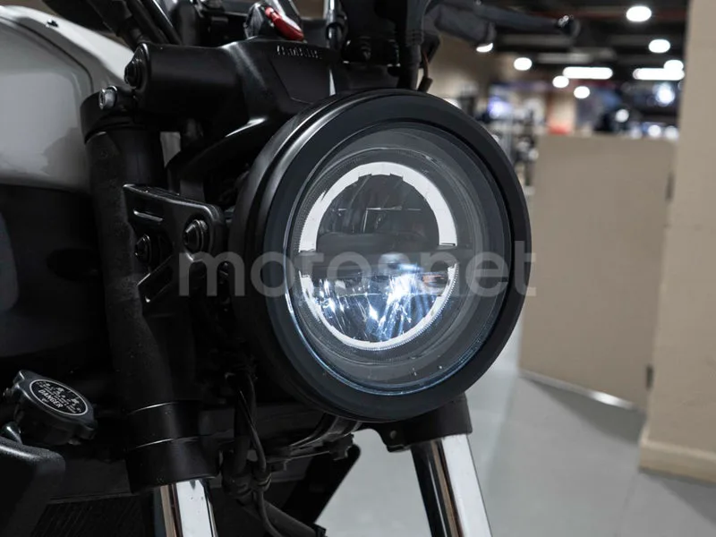 Yamaha XSR700 - Vista 12