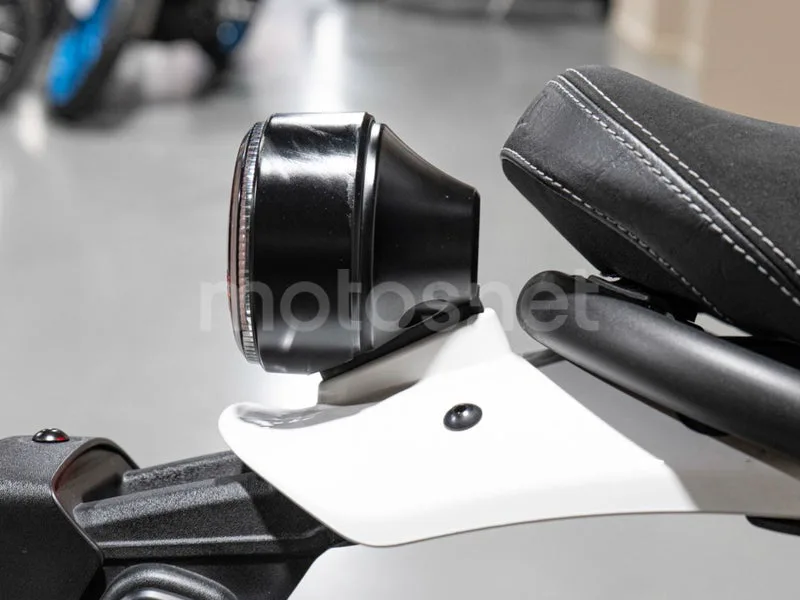 Yamaha XSR700 - Vista 15