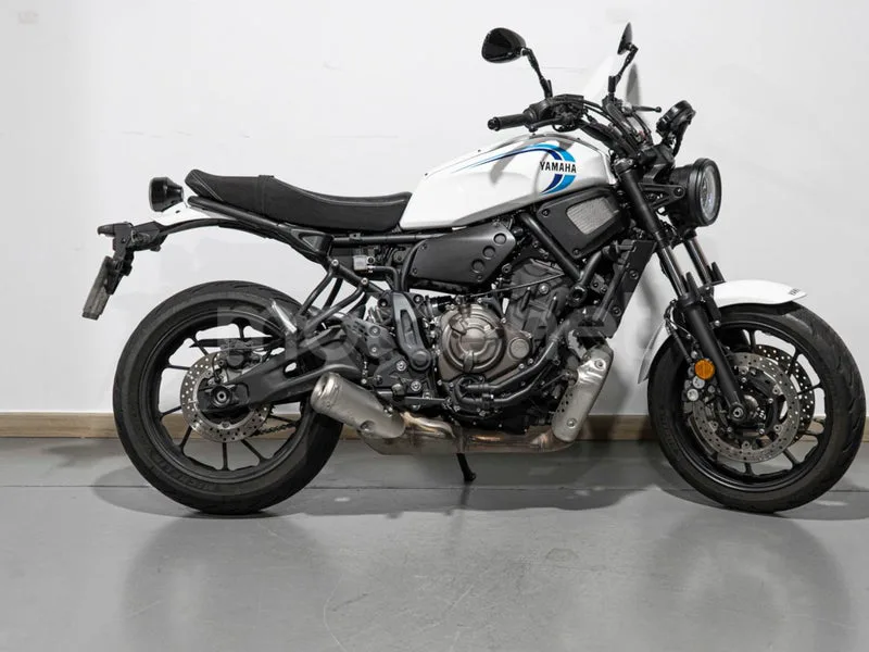 Yamaha XSR700 - Vista 16