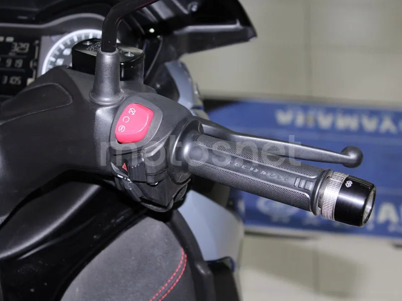 Yamaha XMAX 125 - Vista 8