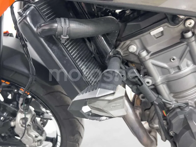 KTM 790 Adventure - Vista 16