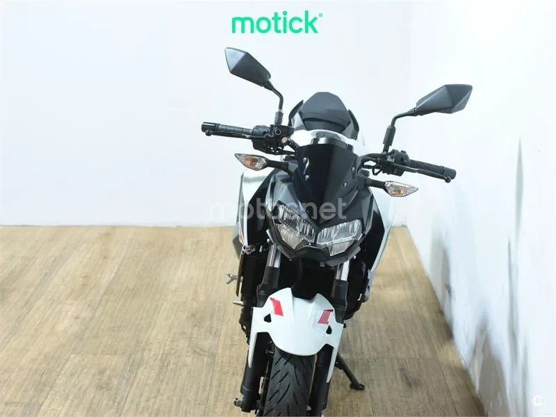 Kawasaki Z400 - Vista 11