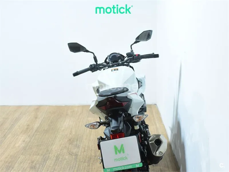 Kawasaki Z400 - Vista 6