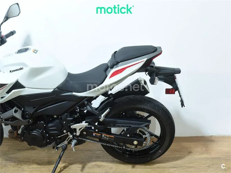 Kawasaki Z400 - Vista 9
