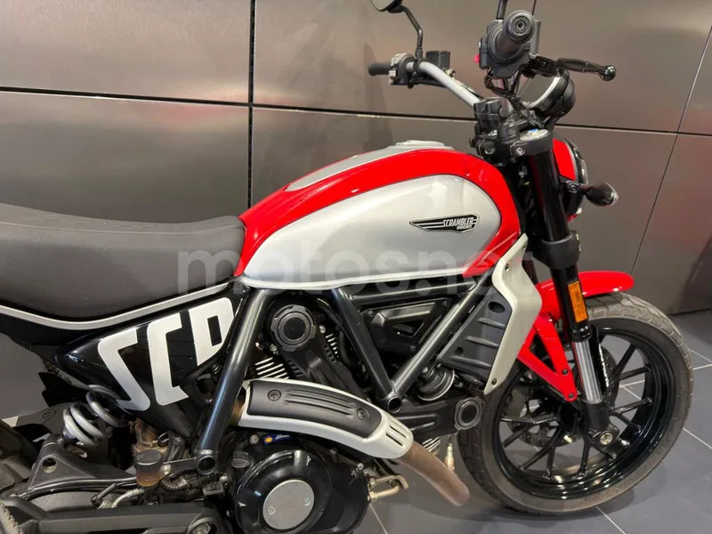 Ducati Scrambler - Vista 4