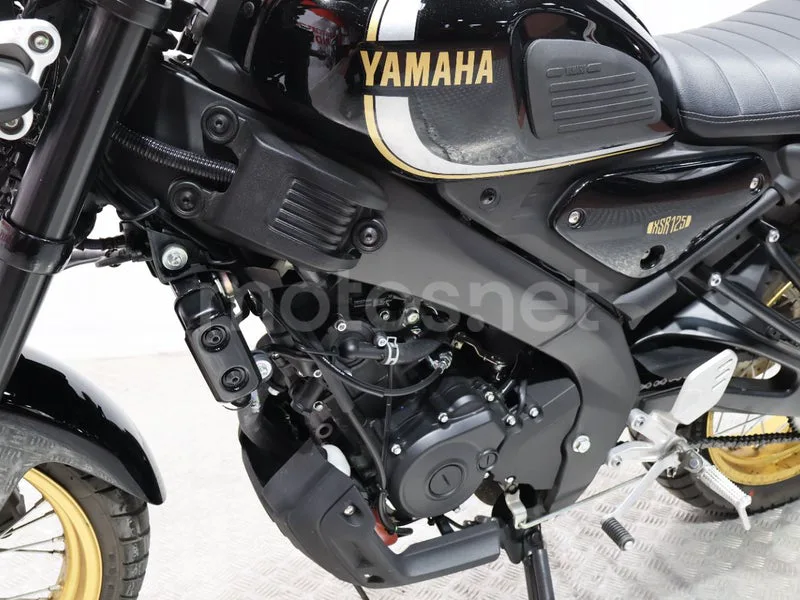 Yamaha XSR125 - Vista 13