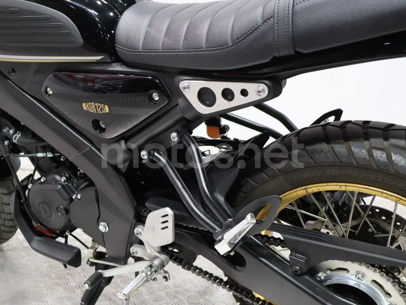 Yamaha XSR125 - Vista 14