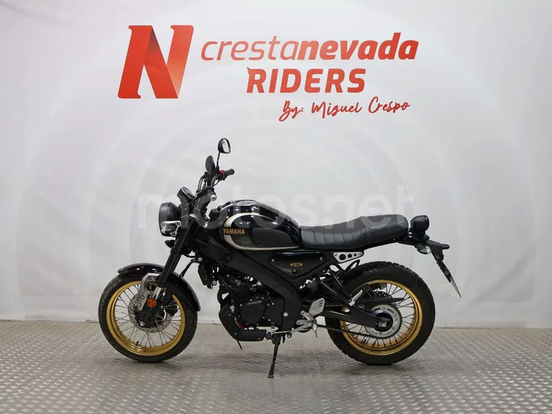 Yamaha XSR125 - Vista 3