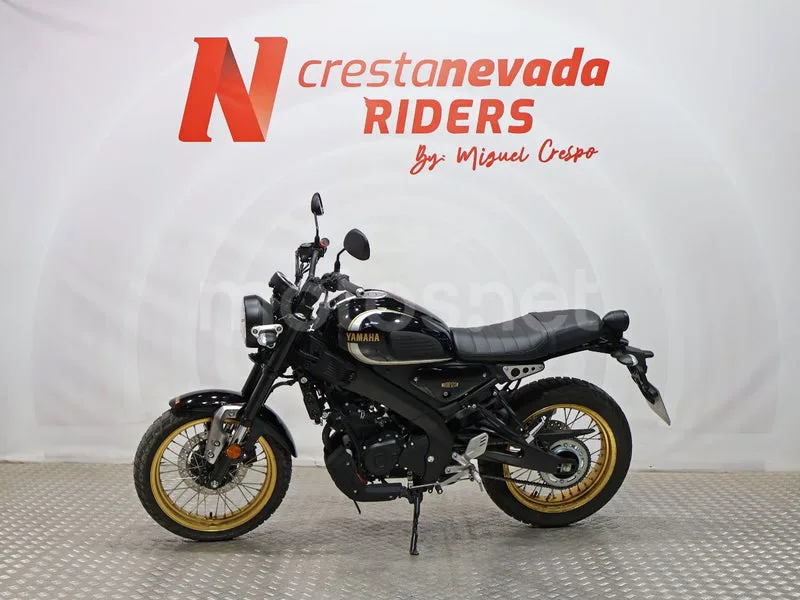Yamaha XSR125 - Vista 4