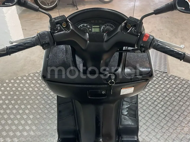 Suzuki Burgman 125 - Vista 8
