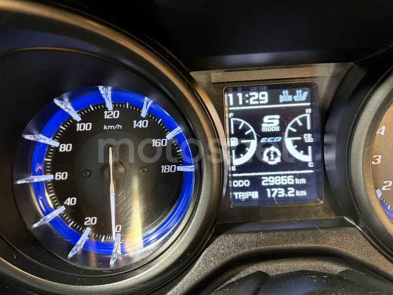 Yamaha TMAX - Vista 15