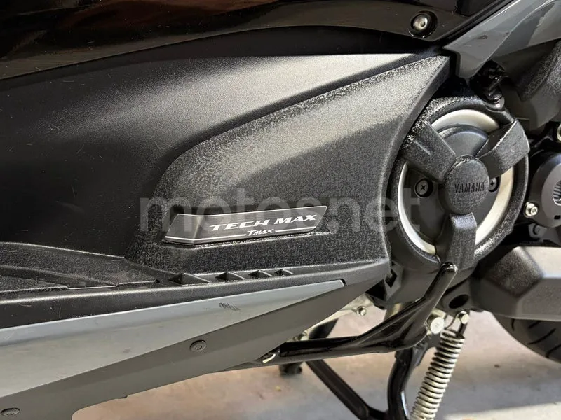 Yamaha TMAX - Vista 18