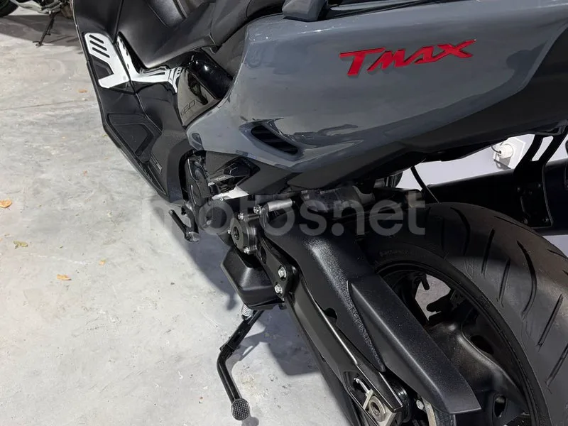Yamaha TMAX - Vista 20