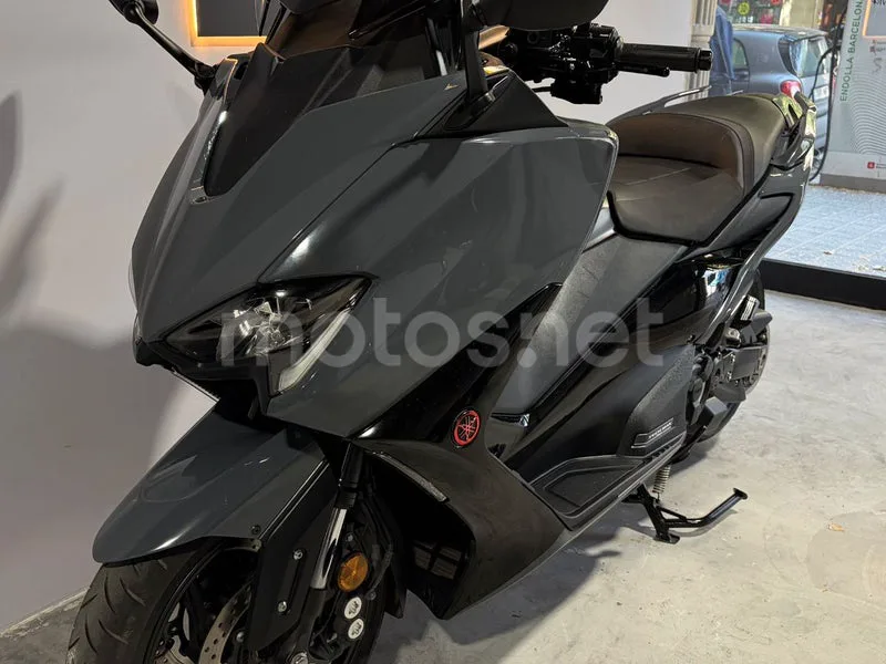 Yamaha TMAX - Vista 4