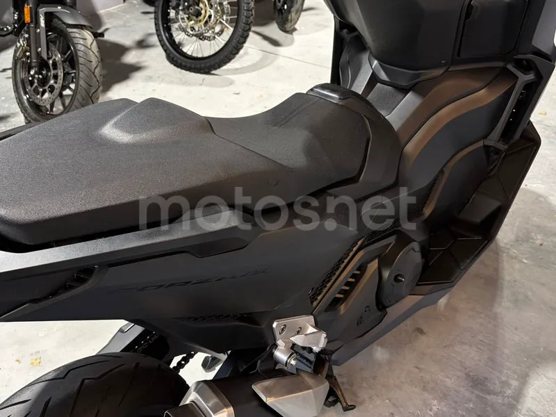 Honda Forza 750 - Vista 6