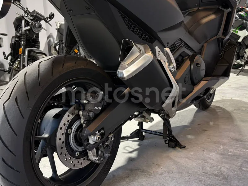 Honda Forza 750 - Vista 9