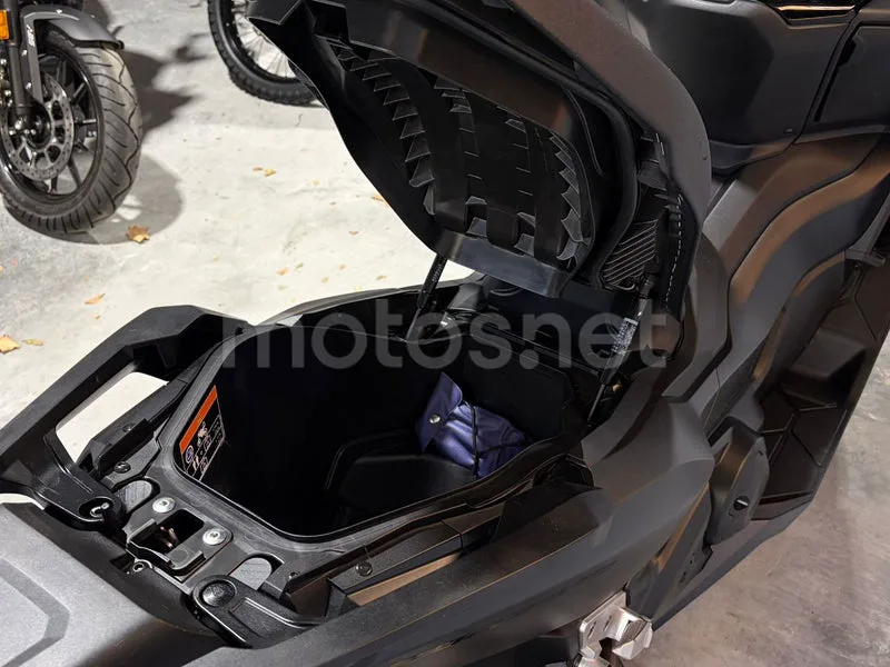 Honda Forza 750 - Vista 10