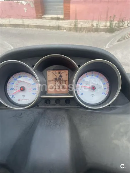 Kymco Super Dink 300 - Vista 4