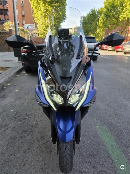 Kymco AK 550 - Vista 6