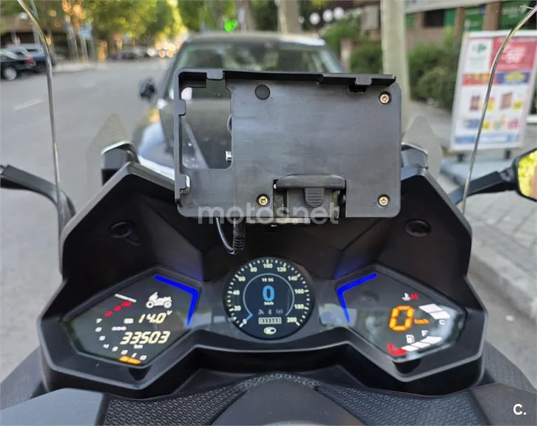 Kymco AK 550 - Vista 7