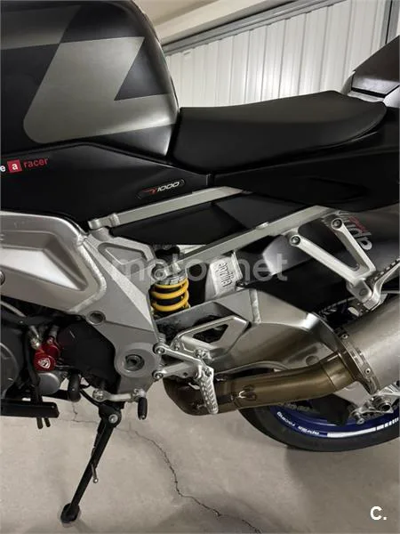 Aprilia Tuono 1000 R - Vista 4