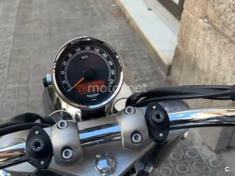 Triumph America - Vista 13