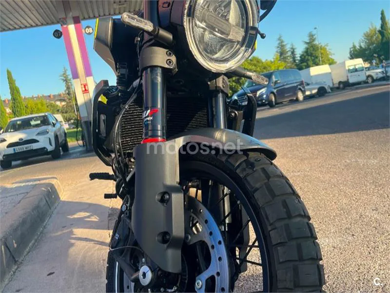 Husqvarna Svartpilen 401 - Vista 3
