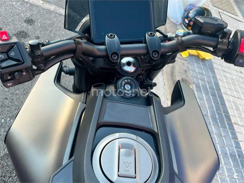 Husqvarna Svartpilen 401 - Vista 9