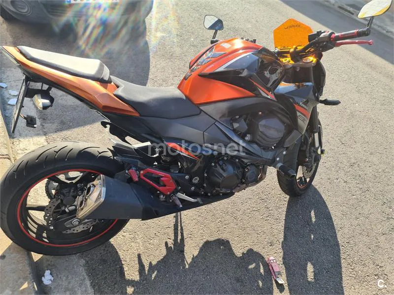 Kawasaki Z800 - Vista 3