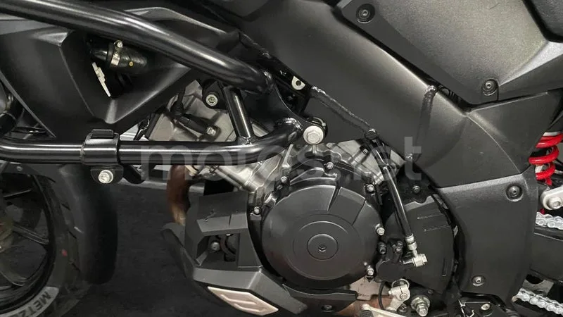 Suzuki V-Strom 1000 - Vista 14