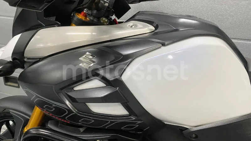 Suzuki V-Strom 1000 - Vista 15