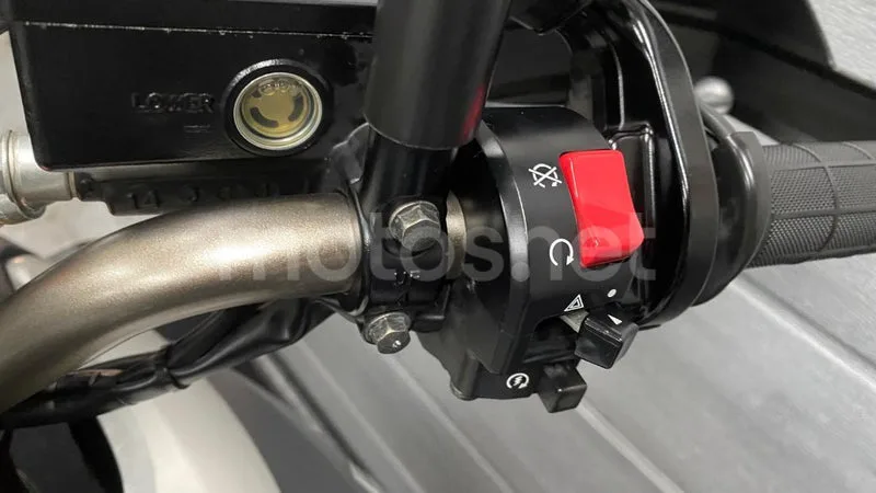 Suzuki V-Strom 1000 - Vista 22