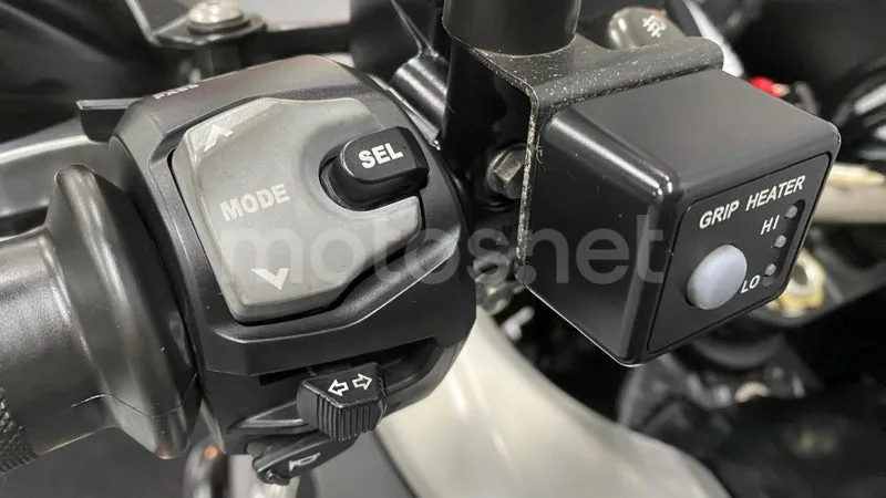 Suzuki V-Strom 1000 - Vista 23