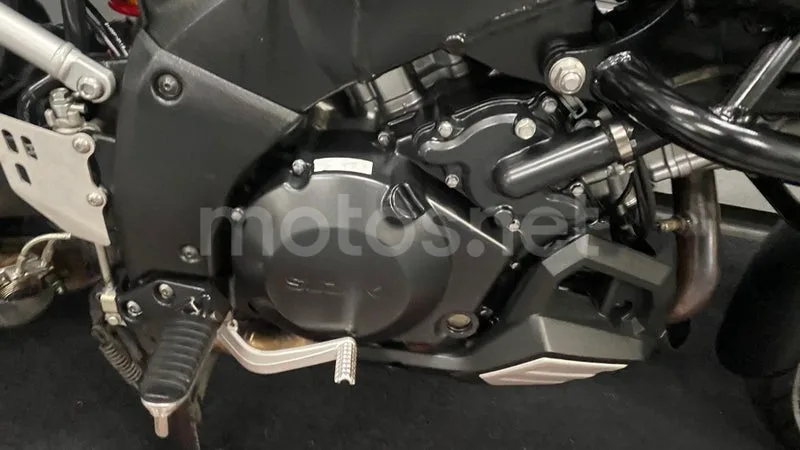 Suzuki V-Strom 1000 - Vista 4