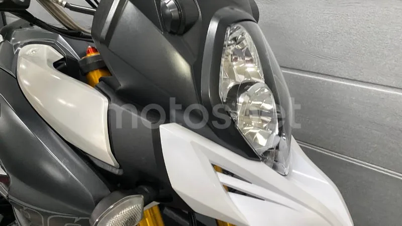 Suzuki V-Strom 1000 - Vista 8