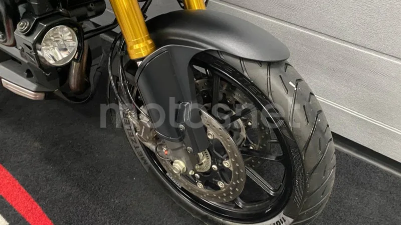 Suzuki V-Strom 1000 - Vista 9