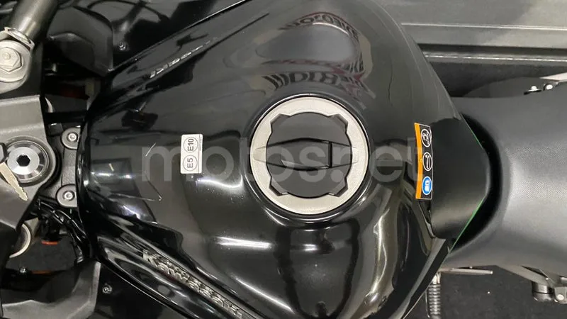 Kawasaki Ninja 1000SX - Vista 11