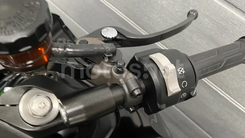 Kawasaki Ninja 1000SX - Vista 14