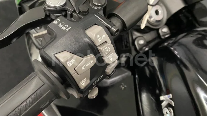 Kawasaki Ninja 1000SX - Vista 15