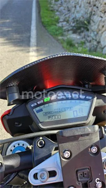 Ducati Hypermotard 939 - Vista 9