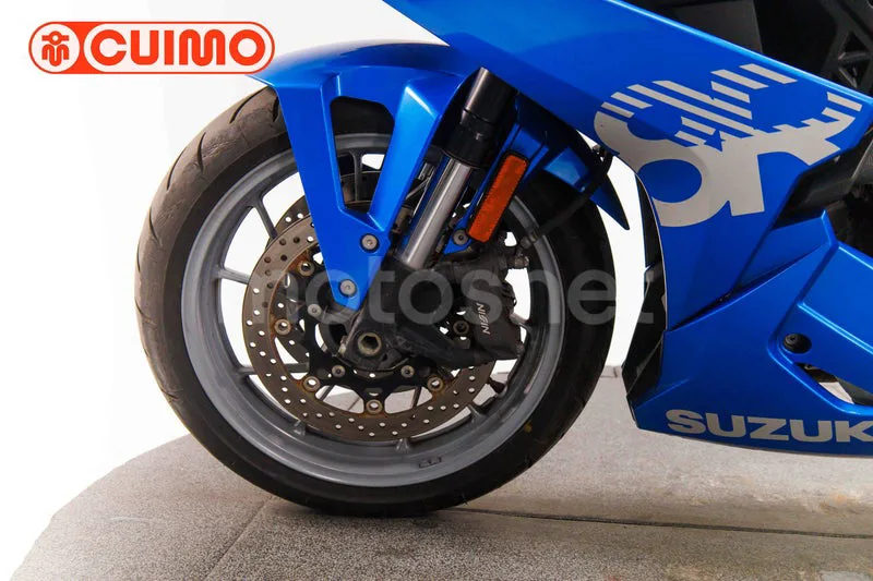 Suzuki GSX-8R - Vista 25