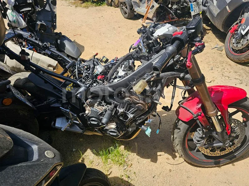 Honda CBR650R - Vista 7
