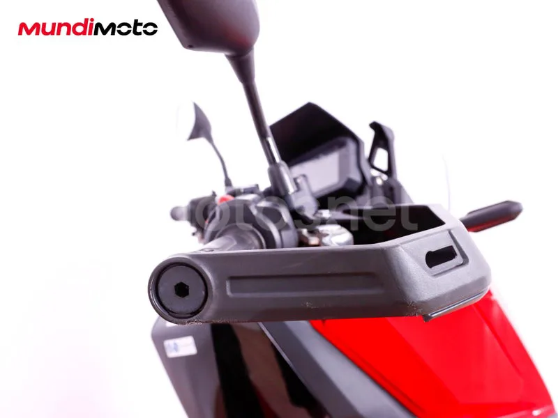 Honda X-ADV - Vista 25