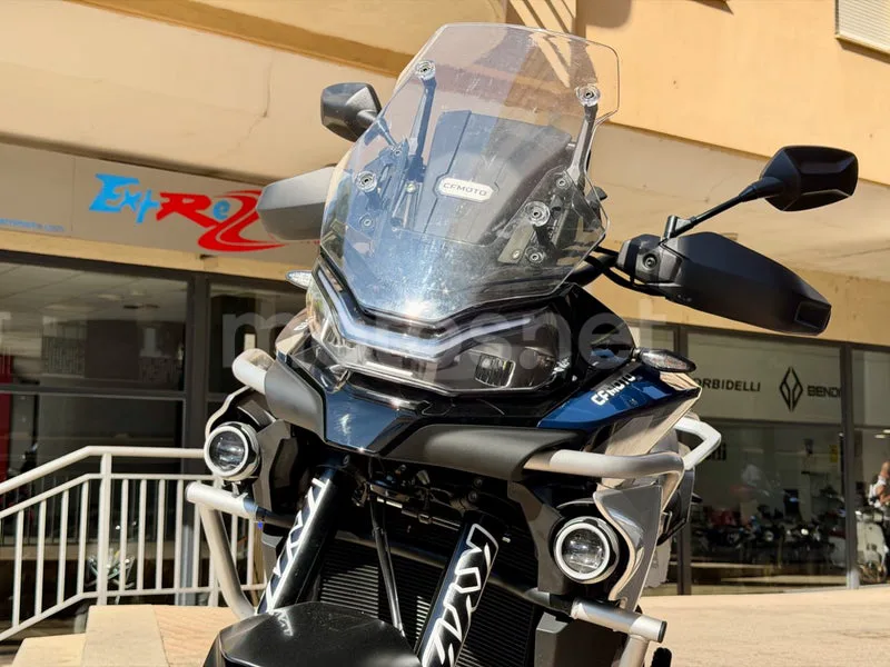 CFMOTO 800MT - Vista 15