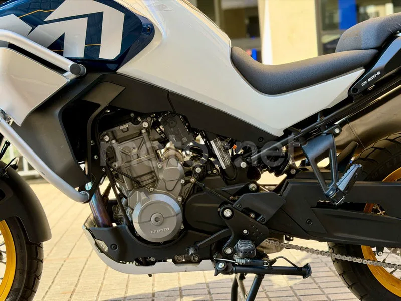 CFMOTO 800MT - Vista 42