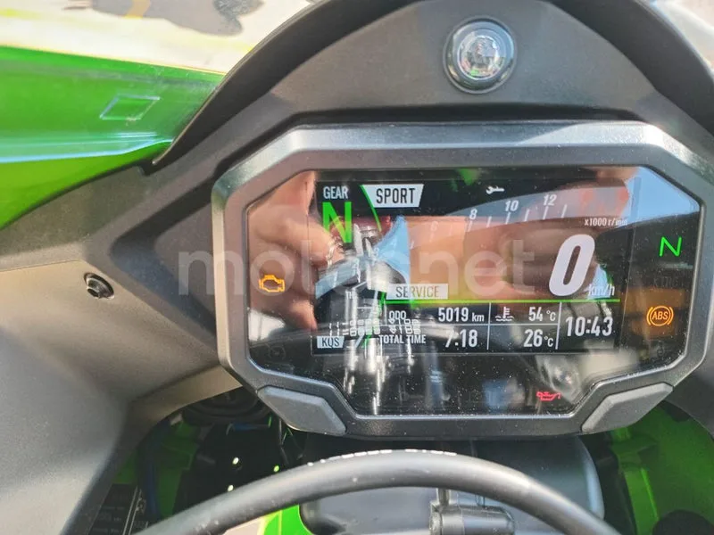 Kawasaki Ninja ZX-10R - Vista 9